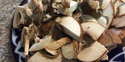 Шаг 7: поленты под соусом из грибов и томатов