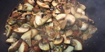 Шаг 9: поленты под соусом из грибов и томатов