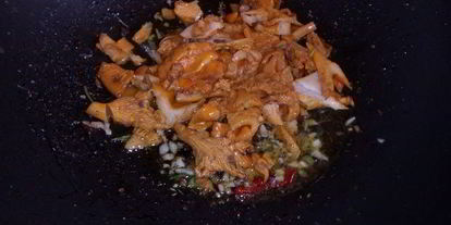 Шаг 7: поленты с лисичками в сливочном соусе