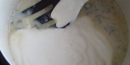 Шаг 8: поленты, жаренной с грибами и соусом дор блю