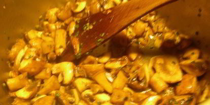 Шаг 3: жареной поленты в соусе из лесных грибов и чеснока