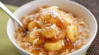 Рецепт Овсяной каши с бананом и инжирно-карамельным соусом