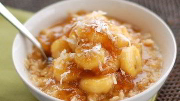 Рецепт Овсяной каши с бананом и инжирно-карамельным соусом