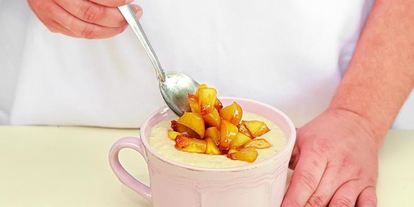 Шаг 5: овсяной каши с изюмом и персиками