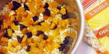 Шаг 2: овсяной каши с сухофруктами