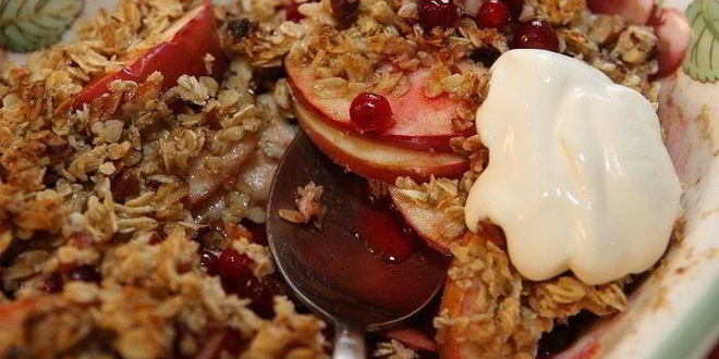 Рецепт Овсянки с яблоками, клюквой и орехами пекан