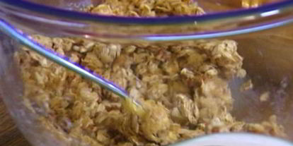 Шаг 4: овсянки с яблоками, клюквой и орехами пекан