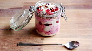 Рецепт Овсянки в банке с отрубями и фруктами