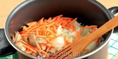 Шаг 8: перловки с грибами и луком