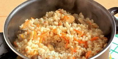 Шаг 12: перловки с грибами и луком