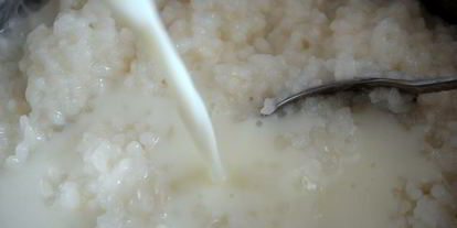 Шаг 1: рисовой каши с брусничным сиропом и бананом