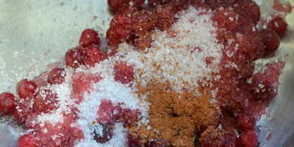 Шаг 2: рисовой каши с брусничным сиропом и бананом