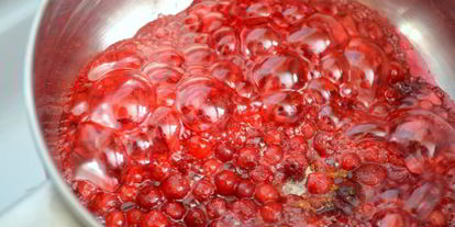 Шаг 3: рисовой каши с брусничным сиропом и бананом