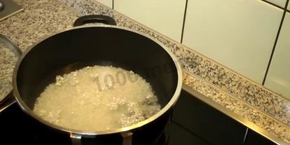 Шаг 2: рисовой каши с изюмом и молоком