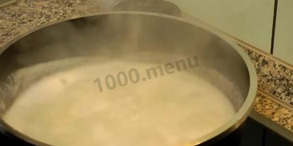 Шаг 4: рисовой каши с изюмом и молоком