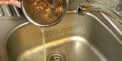 Шаг 5: рисовой каши с изюмом и молоком