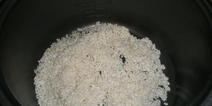 Шаг 2: рисовой каши с изюмом в мультиварке на молоке