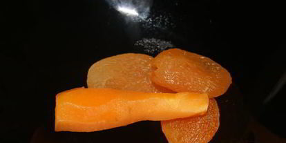 Шаг 2: рисовой каши с морковью и курагой