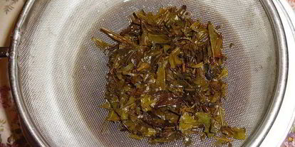 Шаг 4: холодного зеленого чая с ромашкой и мелиссой