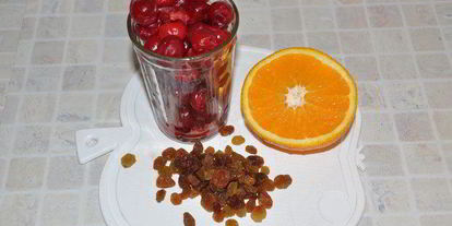 Шаг 1: вишневого чая с изюмом и апельсином