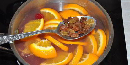 Шаг 2: вишневого чая с изюмом и апельсином