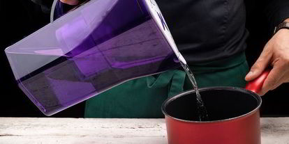 Шаг 2: витаминного чая с черной смородиной и шиповником