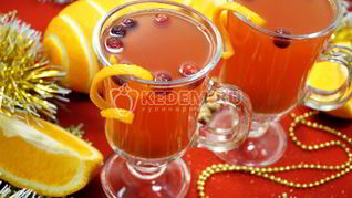 Рецепт Глинтвейна из белого вина с апельсином и клюквой