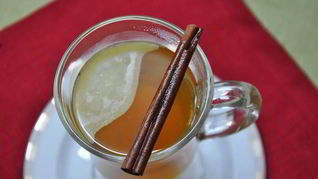 Рецепт Горячего яблочного напитка со специями и сливочным маслом