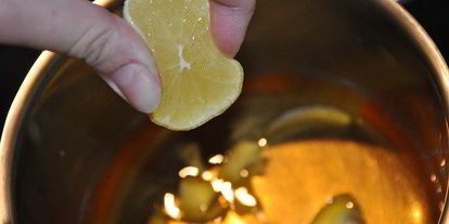 Шаг 2: горячего яблочного напитка со специями и сливочным маслом