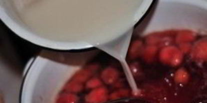 Шаг 2: киселя из клубники