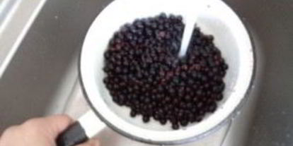 Шаг 1: киселя из смородинового варенья