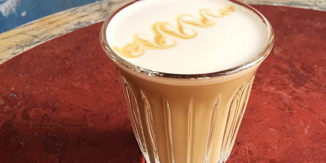 Рецепт Кофе с молоком, гречишным медом и ванильной солью