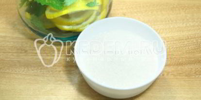 Шаг 4: домашнего лимонада с лимоном и мятой