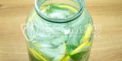 Шаг 6: домашнего лимонада с лимоном и мятой