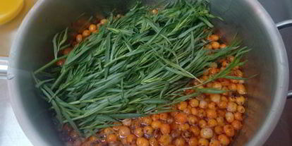 Шаг 2: лимонада из тархуна и облепихи