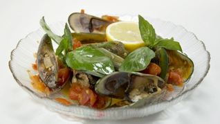 Рецепт Мидий в томатном соусе и коктейль хуго