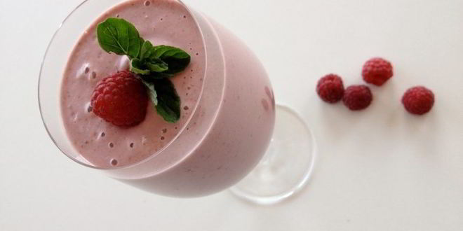 Рецепт молочного коктейля с малиной