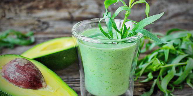 Рецепт Авокадо-смузей с тархуном и йогуртом