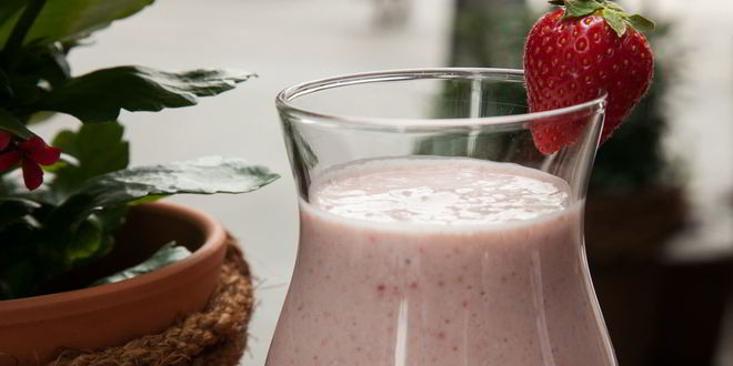 Рецепт клубничного смузи с овсянкой