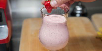 Шаг 6: клубничного смузи с овсянкой