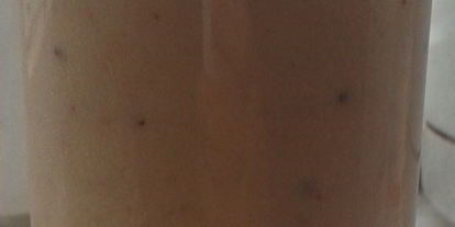 Шаг 2: смузей из банана, киви, клубники и соевого молока