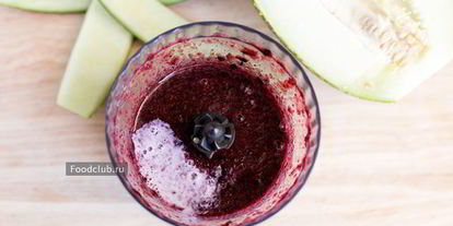 Шаг 3: смузей из дыни с черникой