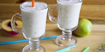 Шаг 2: смузей из груш и персиков