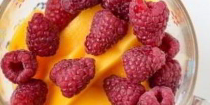 Шаг 2: смузей из манго и ягод