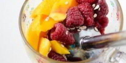 Шаг 4: смузей из манго и ягод