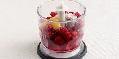 Шаг 5: смузей из персика и малины