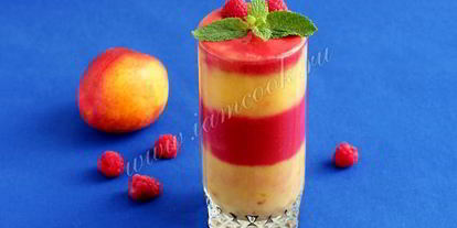 Шаг 9: смузей из персика и малины