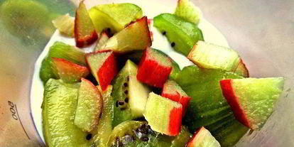 Шаг 4: смузей из ревеня, киви и банана