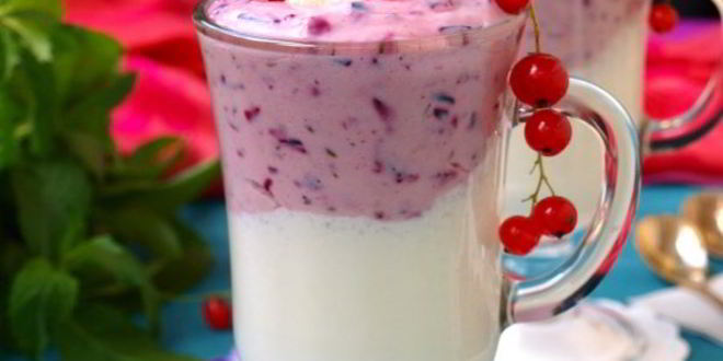 Рецепт смузей с творогом и черной смородиной