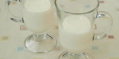 Шаг 1: смузей с творогом и черной смородиной